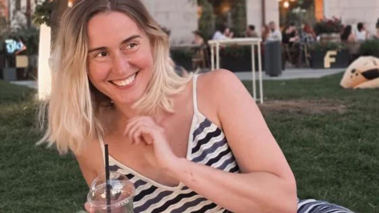 «Βρίσκω αγόρι σε κάθε χώρα: Μου δείχνουν αξιοθέατα και πληρώνουν για τα ραντεβού»