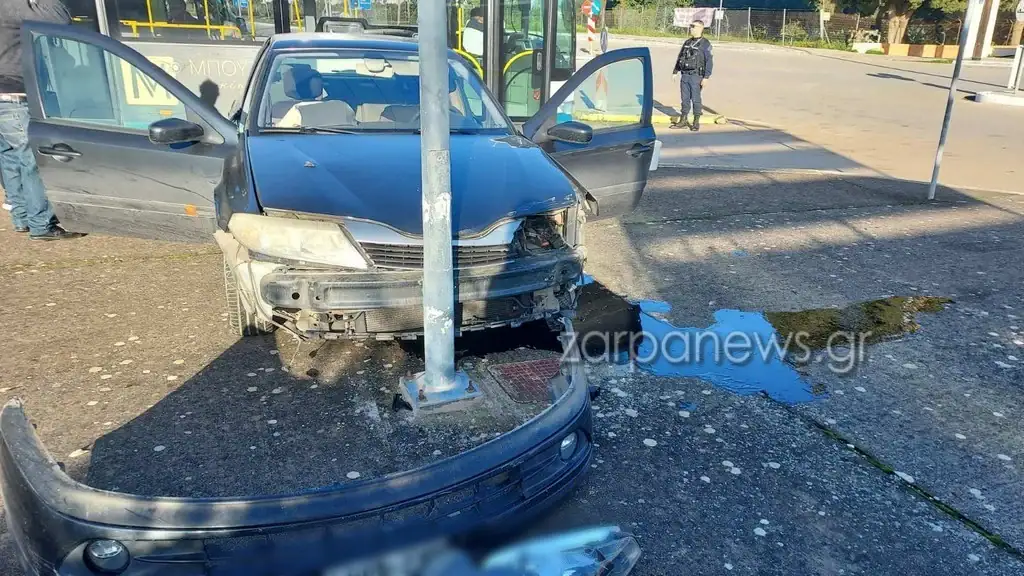 Χανιά: Γερό τρακάρισμα έξω από το Νοσοκομείο - Συγκρούστηκαν δυο αυτοκίνητα στην είσοδο (φωτο)