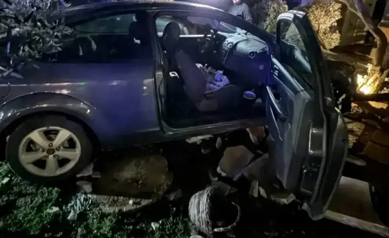 Χανιά: Συγκλονίζει το βίντεο του οδηγού που μπήκε με το αμάξι του σε αυλή κατά τη διάρκεια παιδικού πάρτι (video)