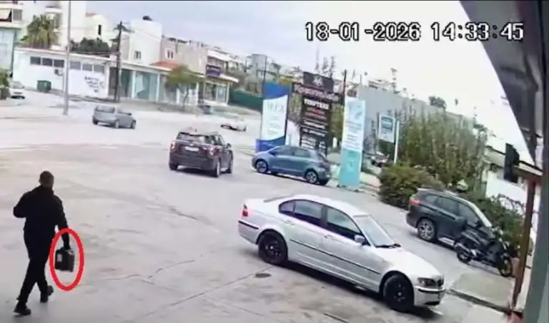 Καρέ – καρέ ο εμπρησμός στην Αλμυρίδα: Η ομολογία του δράστη και τα ευρήματα στα κινητά που δείχνουν οργανωμένο έγκλημα από τη Ρωσία