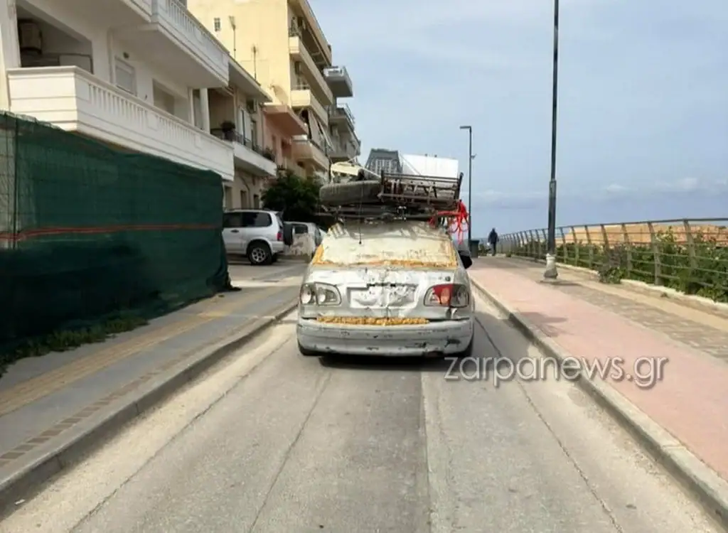 Χανιά: Χιλιοτρακαρισμένο και υπερφορτωμένο αυτοκίνητο κόβει βόλτες στους δρόμους τη πόλης (φωτο)