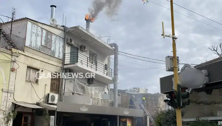 Χανιά: Συνεγαρμός στην Πυροσβεστική για φωτιά σε καμνάδα γνωστού ψητοπωλείου (φωτο)