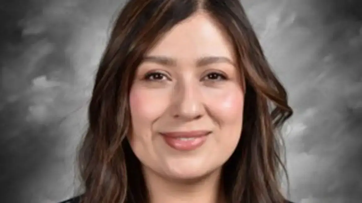 Γραμματέας σχολείου παραδέχθηκε ότι έκανε σεξ με 13χρονο αφού του έδωσε ναρκωτικά, του είχε πει ότι έχει μεγαλύτερο ανδρισμό από τον σύζυγό της