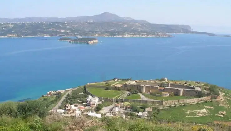 Ο άνδρας κινούνταν ύποπτα κοντά στον κόλπο της Σούδας