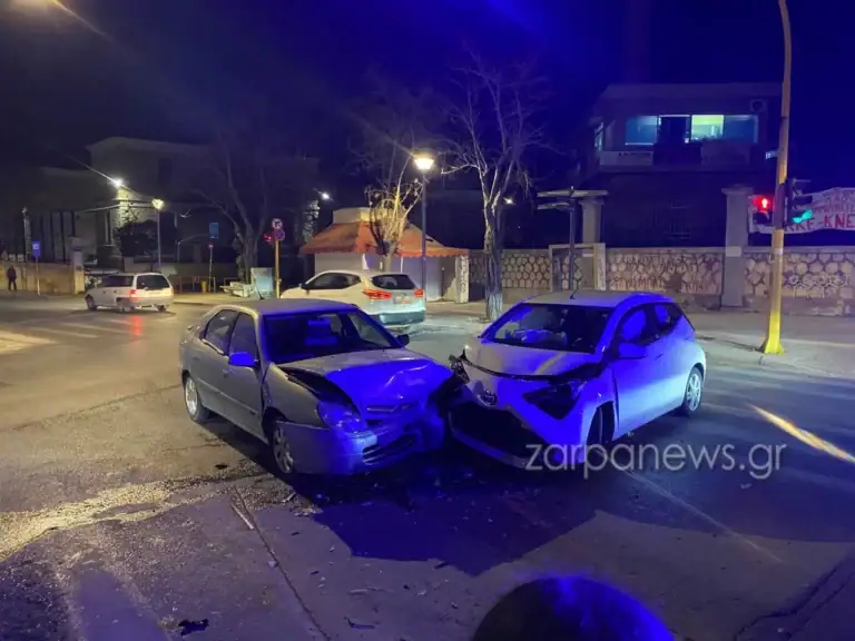 Χανιά: Σφοδρή σύγκρουση δύο αυτοκινήτων στο κέντρο της πόλης (φωτο)