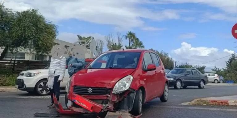 Χανιά: Καραμπόλα στη διασταύρωση για τους Τάφους των Βενιζέλων (φωτο)