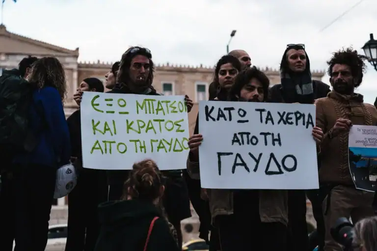 Συγκέντρωση διαμαρτυρίας για τις κατεδαφίσεις στη Γαύδο στα Χανιά και στο Σύνταγμα (φωτο)