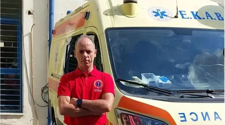 ΕΚΑΒ Χανίων: «Πλήρωνε από την τσέπη του για να δουλεύουν τα ασθενοφόρα» – Κραυγή εργαζομένων για τον γιατρό Κωσταντίνο Λάμπρη