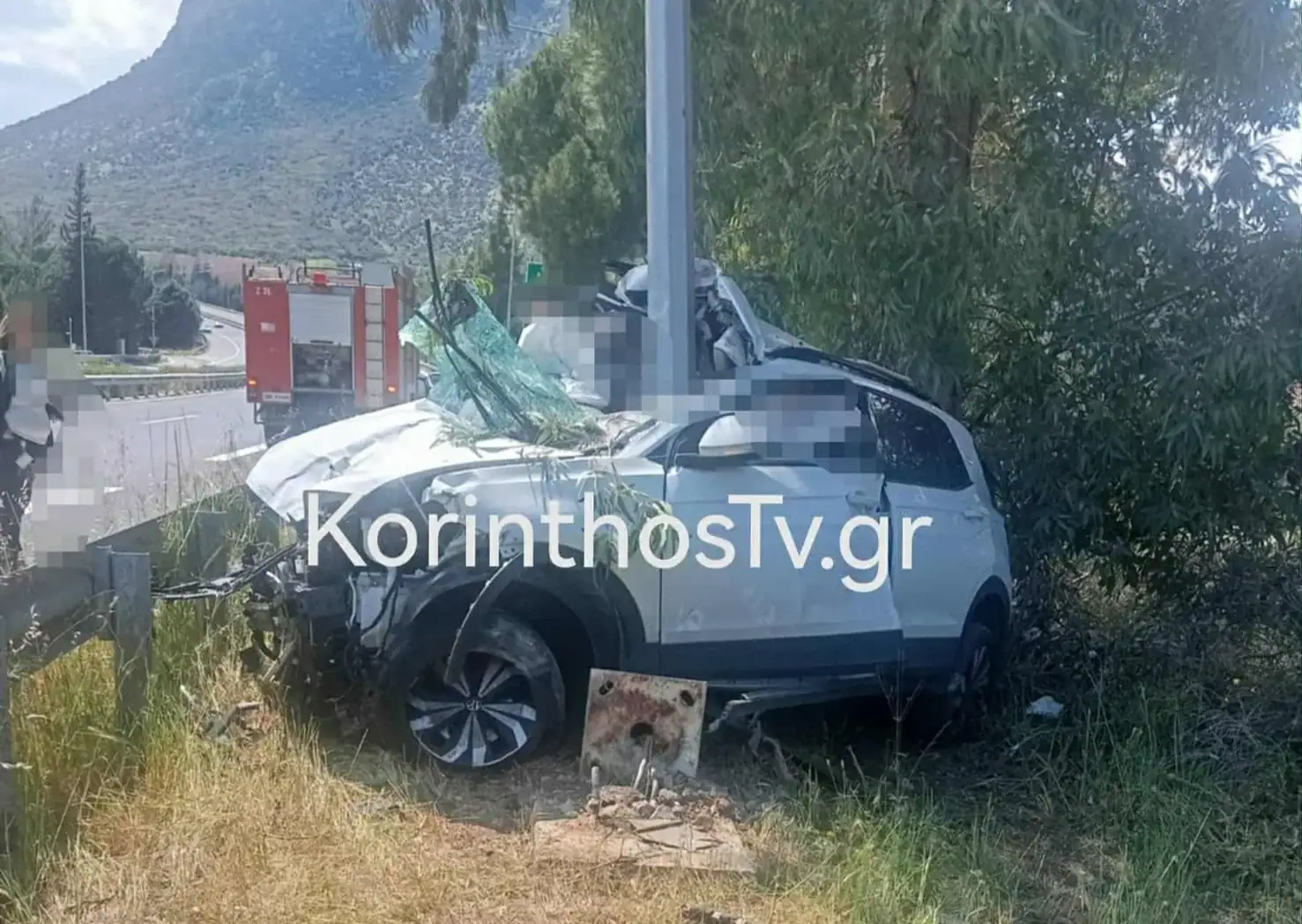 Τραγωδία: Νεκρή γυναίκα όταν το αυτοκίνητό της καρφώθηκε σε κολώνα (φωτο)