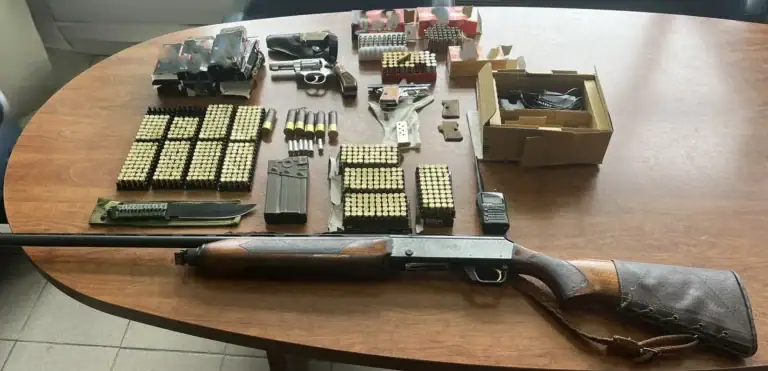 Οι μπαλωθιές σε γλέντι οδήγησαν σε συλλήψεις- Όπλα, καραμπίνα και εκατοντάδες φυσίγγια βρήκαν οι αρχές (φωτο)