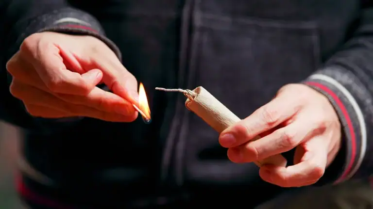 Κρήτη: 16χρονος τραυματίστηκε από κροτίδα που έσκασε στο χέρι του – Μεταφέρθηκε στο νοσοκομείο