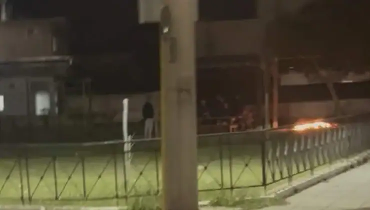 Χανιά: Νεαροί βάνδαλοι, μετέτρεψαν παιδική χαρά στη Σούδα σε μίνι πεδίο μάχης (φωτο – video)