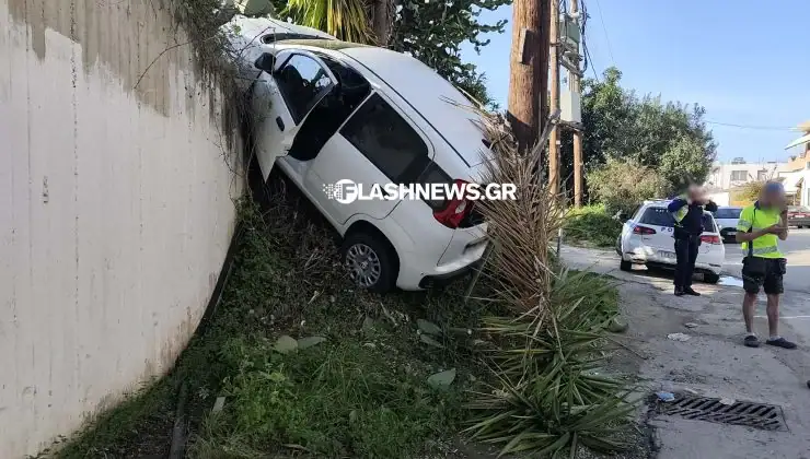 Χανιά: Σοκαριστικό τροχαίο στην έξοδο των Μουρνιών στον ΒΟΑΚ. Αυτοκίνητο «βούτηξε» στο κενό (φωτο)