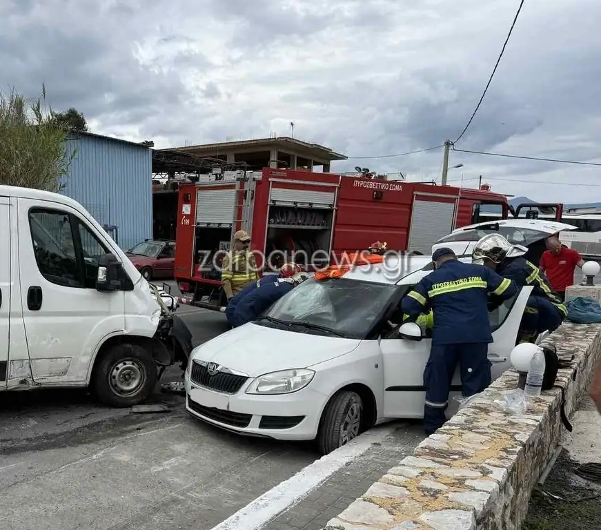 Χανιά: Τροχαίο ατύχημα με εγκλωβισμό στο Γεράνι - Χρειάστηκε να σπάσουν τα κολονάκια στον ΒΟΑΚ! (φωτο)