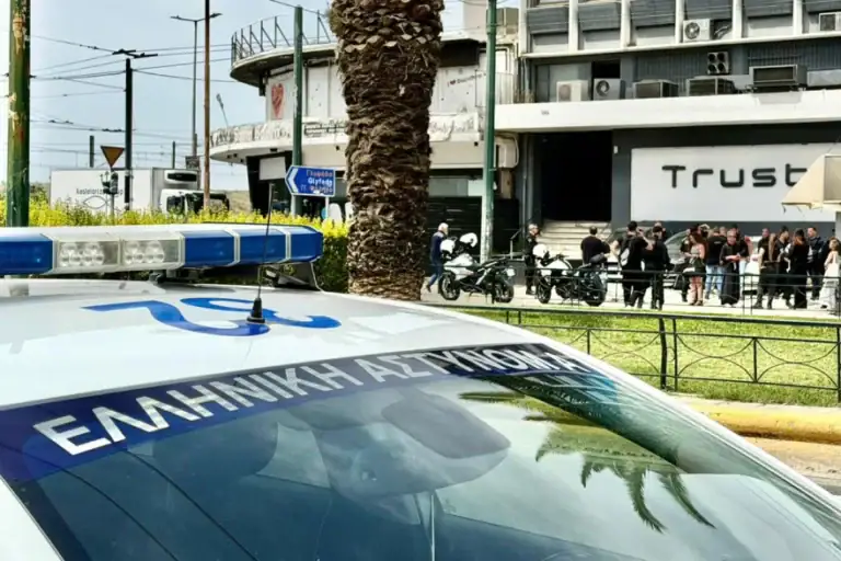 Μεθυσμένος πυροβόλησε με ούζι γυναίκα σε μπαρ η οποία πήγε μόνη της στο νοσοκομείο! (φωτο)