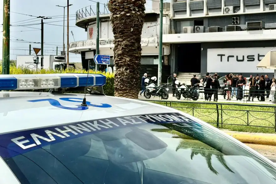 Μεθυσμένος πυροβόλησε με ούζι γυναίκα σε μπαρ η οποία πήγε μόνη της στο νοσοκομείο! (φωτο)