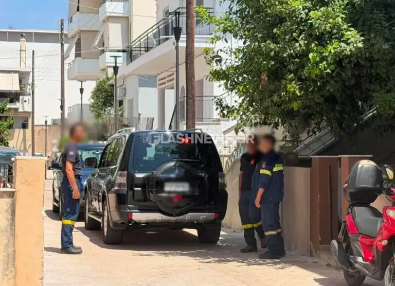 Χανιά: Νεαρός έβαλε φωτιά σπίτι του στο κέντρο της πόλης και ετράπη σε φυγή (φωτο)