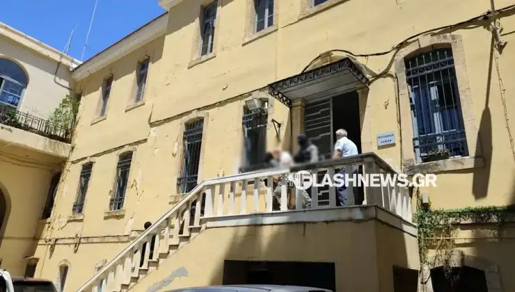 Χανιά: Προσωρινά κρατούμενος ο 43χρονος για τη δολοφονία της Σταυρούλας – “Κάθαρμα” φώναζαν έξω από τα Δικαστήρια (video)
