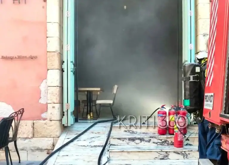 Χανιά: Aναστάτωση στο ενετικό λιμάνι από πυρκαγιά σε γνωστό κατάστημα εστίασης (φωτο)