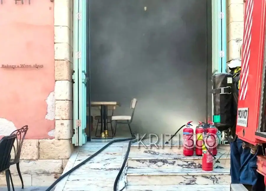 Χανιά: Aναστάτωση στο ενετικό λιμάνι από πυρκαγιά σε γνωστό κατάστημα εστίασης (φωτο)