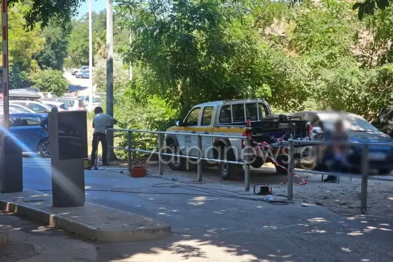 Χανιά: Έβαλαν κάγκελα στο πάρκινγκ της Ρεγγίνας για να μην μπαινοβγαίνουν ανεξέλεγκτα οχήματα (φωτο)