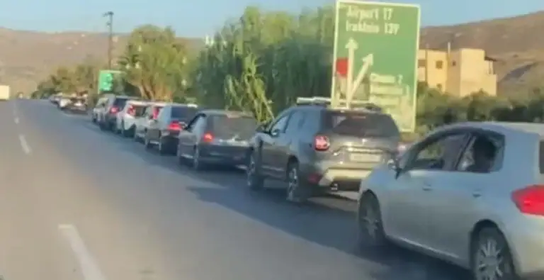 Χανιά: Μεγάλες ουρές και ταλαιπωρία στην είσοδο της πόλης στον κόμβο των Μουρνιών (φωτο)