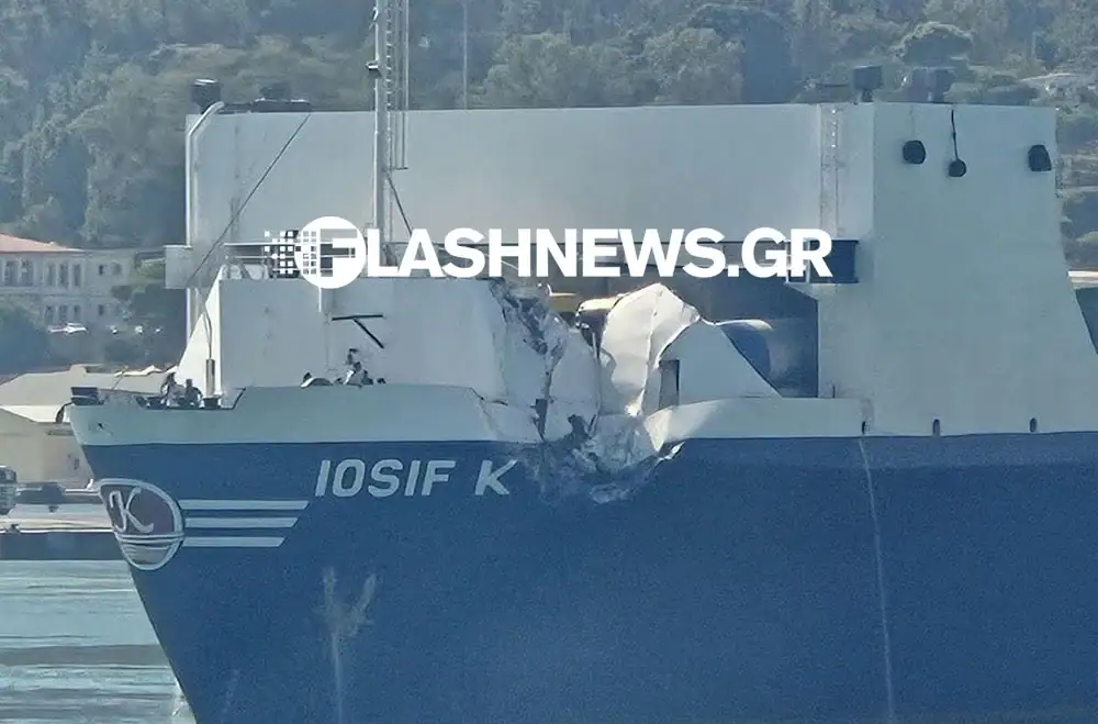 Χανιά: Συγκρούστηκαν ΕΛΥΡΟΣ της ΑΝΕΚ με φορτηγό πλοίο στο λιμάνι της Σούδας (φωτο)