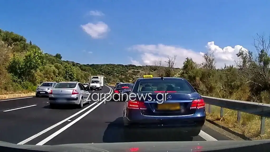 Χανιά: Βίντεο-ΣΟΚ από τον ΒΟΑΚ - Μπήκε στο αντίθετο ρεύμα για προσπέραση και παραλίγο να συγκρουστεί μετωπικά με φορτηγό