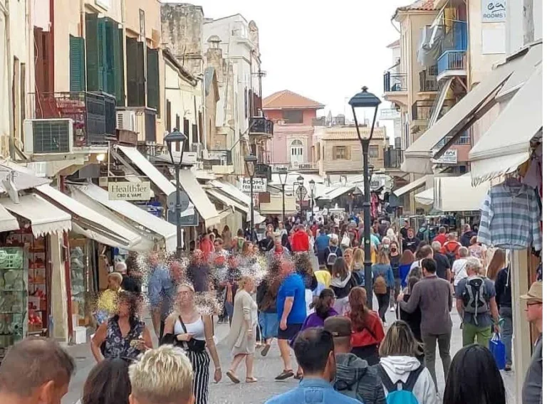 Η εκμετάλλευση βαφτίζεται επένδυση και τα Χανιά μετατρέπονται σε μια αφιλόξενη, για να μην πω εχθρική, πόλη για τους κατοίκους της.