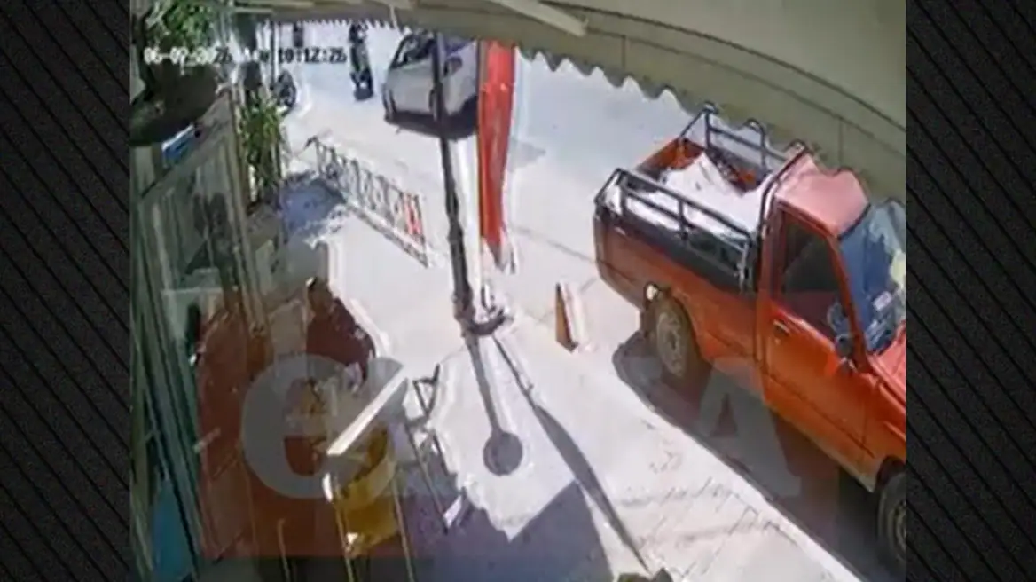 Χανιά (Βίντεο-ΣΟΚ): Παράνομη αναστροφή προκάλεσε μετωπική με μηχανάκι – Στη ΜΑΦ 55χρονη μητέρα τριών παιδιών