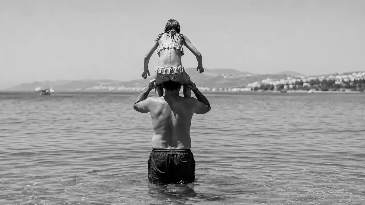 Αγωνία στα Χανιά: Το παιχνίδι στη θάλασσα μετατράπηκε σε... εφιάλτη - 45χρονος δίνει μάχη για να μην μείνει παράλυτος!