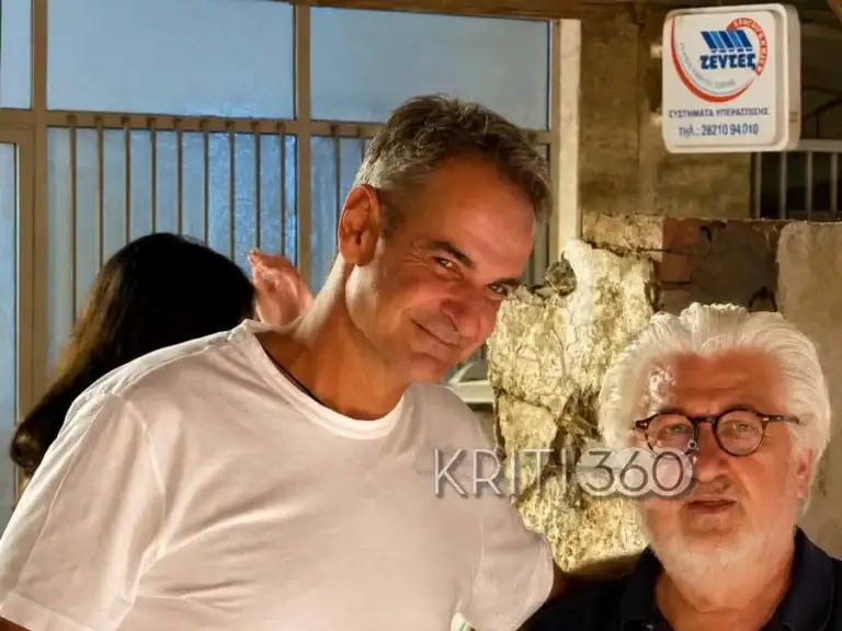 Στα Χανιά ο Κυριάκος Μητσοτάκης με τη σύζυγό του – Βρέθηκε σε γνωστό στέκι (φωτο)