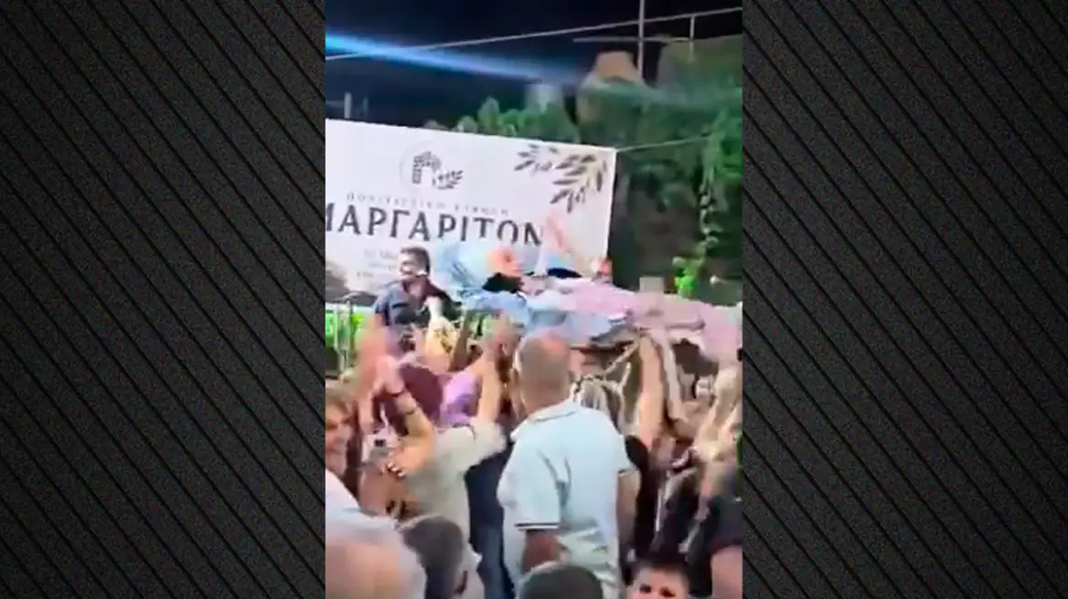 Επικό σκηνικό σε πανηγύρι στην Κρήτη: Σήκωσαν κατάκοιτη γιαγιά με την ξαπλώστρα στα χέρια και εκείνη χειροκροτούσε την ορχήστρα (video)