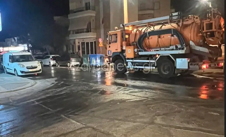 Χανιά: Εφραξαν φρεάτια, ξεχείλησαν αποχετεύσεις, πλημμύρισε υπόγειο στη Νέα Χώρα (video)