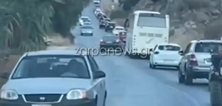 Χανιά: Προσπέραση ζιγκ-ζαγκ στην Κίσσαμο – Περνούσε ανάμεσα από τα αυτοκίνητα για να αποφύγει την ουρά (video)