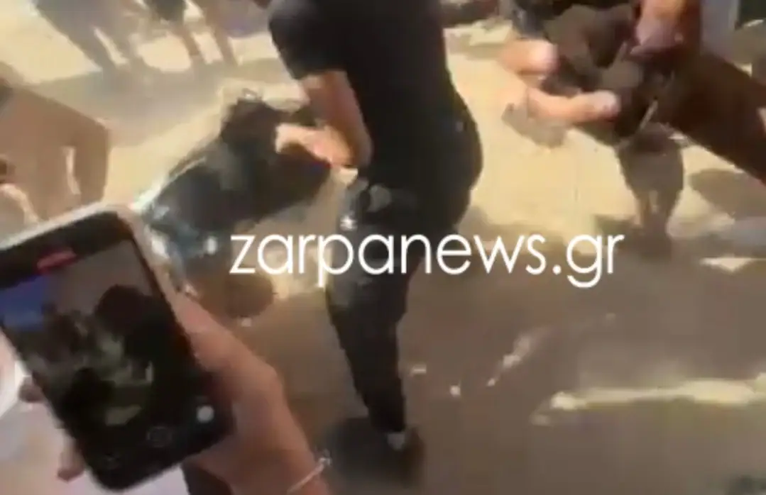 Χανιά: Σοκ με άγριο ξυλοδαρμό μεταξύ ανήλικων κοριτσιών – Χτυπιούνται με μανία, ενώ οι άλλοι τραβούν βίντεο με τα κινητά (video)