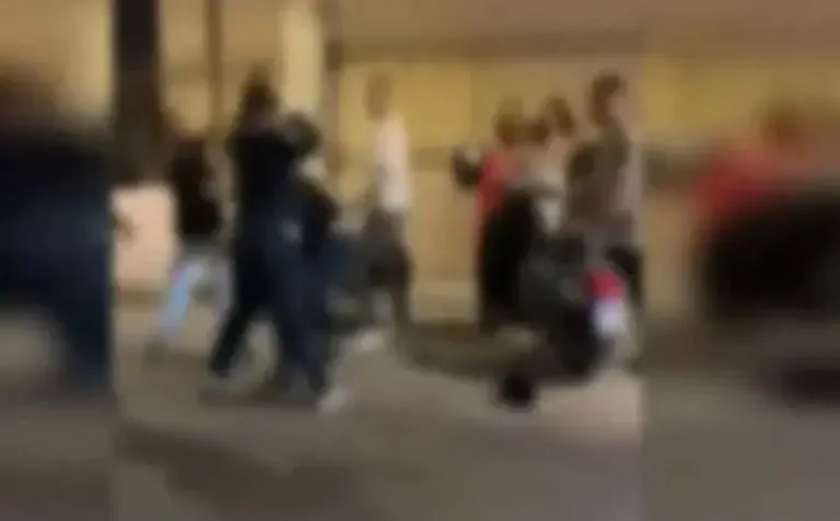 Καταδικάστηκαν δύο αδέρφια από τα Χανιά για το ξυλοδαρμό τουρίστα έξω από κλαμπ - Του άνοιξαν το κεφάλι μ’ ένα μπουκάλι Jameson!