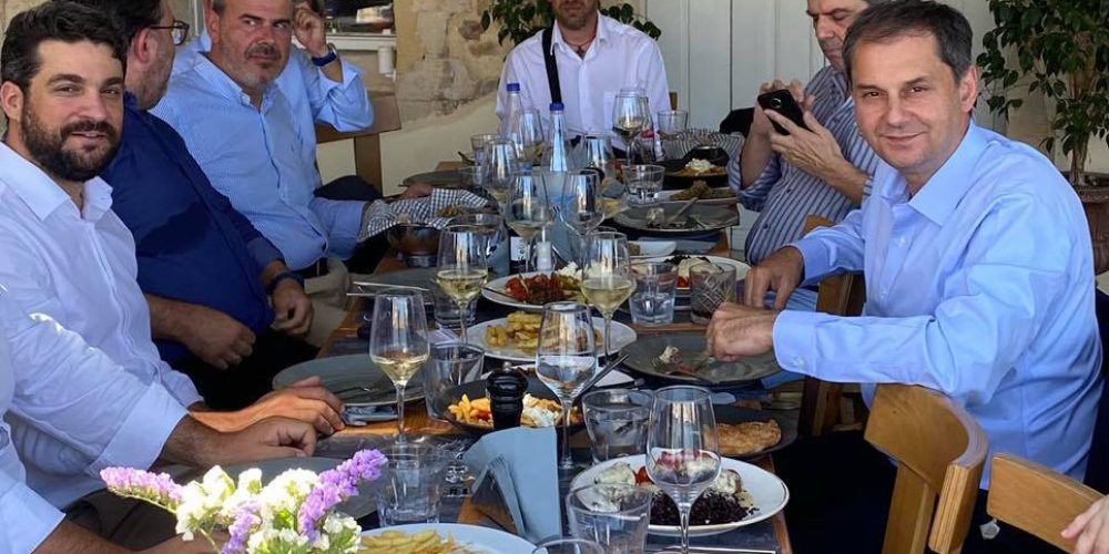 Χανιά: Γεύμα Θεοχάρη, Φραγκάκη με επιχειρηματικούς φορείς (φωτο)