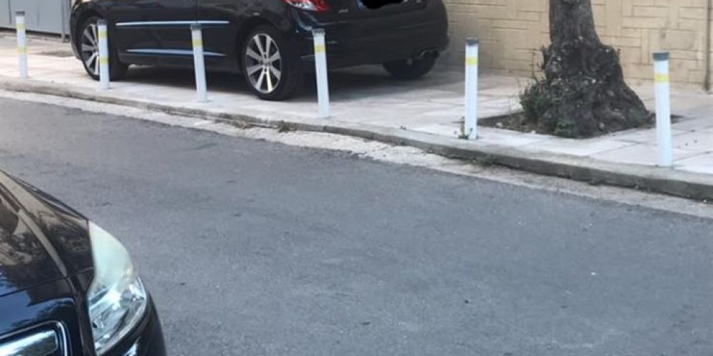 Το παρκάρισμα… γρίφος από Ελληναρά που έχει γίνει viral (φωτο)