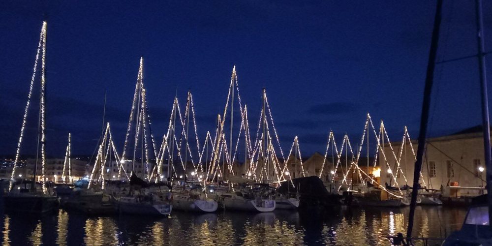 Χανιά: Ότι πιο όμορφο έχουμε δει σε Χριστουγεννιάτικο στολισμό στο Ενετικό Λιμάνι (φωτο)