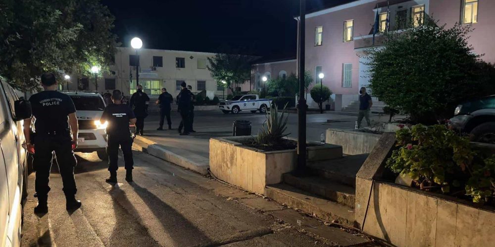 Κρήτη: Προφυλακίστηκαν και οι επτά κατηγορούμενοι για την ρατσιστική επίθεση στο Οροπέδιο