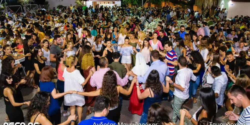 Τέλος οι χοροί: Συναυλίες και πανηγύρια μόνο με καθήμενους (video)