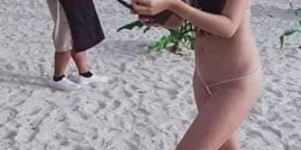 26χρονη τουρίστρια συνελήφθη γιατί φορούσε ένα μικροσκοπικό μπικίνι (φωτο)