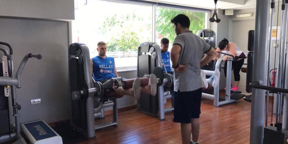 Αντετοκούνμπο & Χαραλαμπόπουλος γυμνάζονται σε γυμναστήριο στα Χανιά (φωτο)