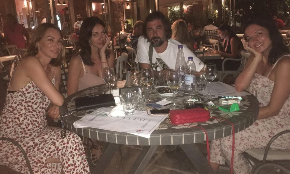Βραβευμένος Σέρβος ηθοποιός κάνει διακοπές στα Χανιά με την οικογένεια του (φωτο)
