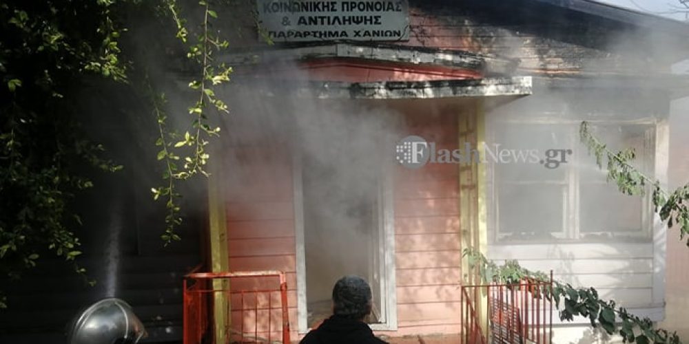 Χανιά: Φωτιά στο κτήριο του ΠΙΚΠΑ (φωτο)
