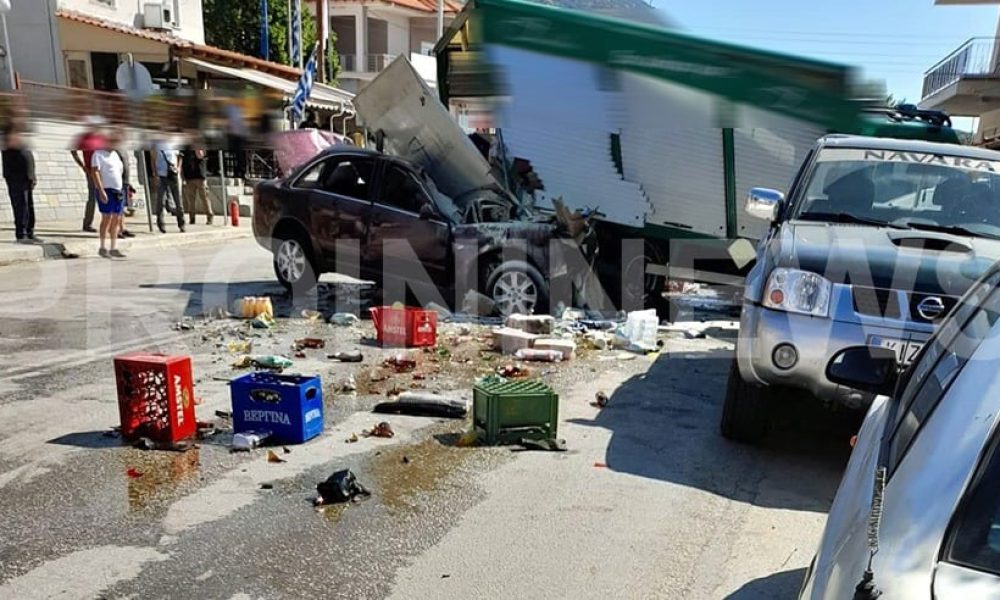 Σοκαριστικό τροχαίο με 3 νεκρούς - ΙΧ συγκρούστηκε με φορτηγό (φωτο)