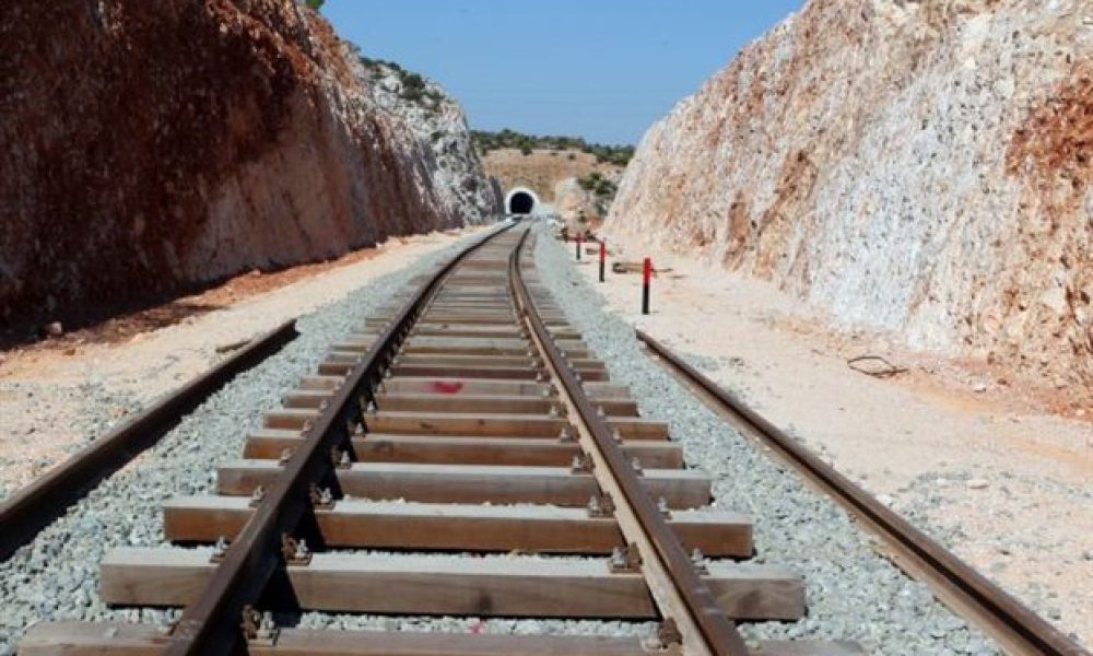 Τρένο και στην Κρήτη; Σχέδιο, που κρίνεται βιώσιμο, προβλέπει τη σύνδεση Χανίων, Ρεθύμνου και Ηρακλείου με 17 σταθμούς