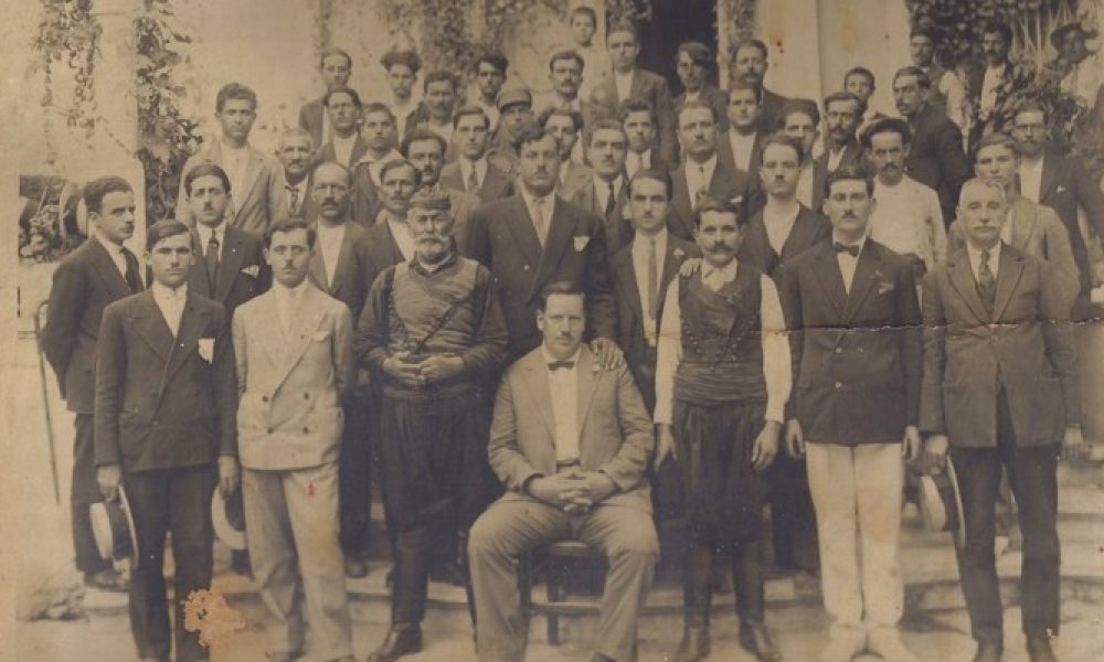 Οι 45...Γιάννηδες των Χανίων σε μιαν ιστορική φωτογραφία