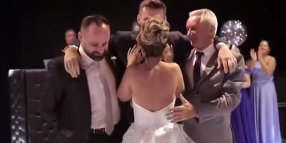 Συγκινητικό: Ανάπηρος γαμπρός σηκώνεται και χορεύει με την νύφη